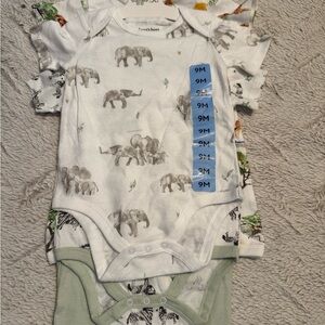 NWT Burts Bees Organic 4 Piece Set Size 9 Months